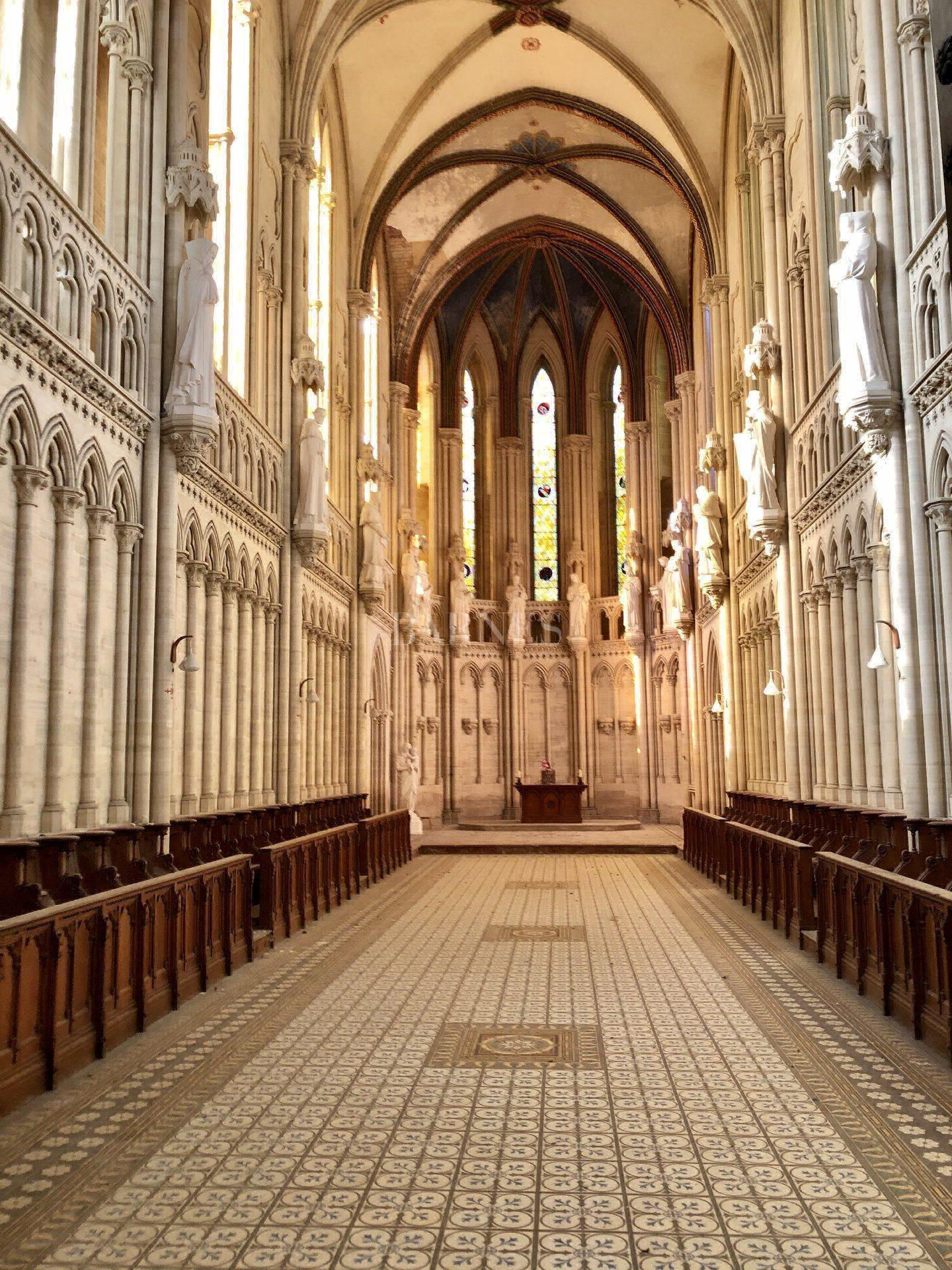 Lost Place Industrie â Halle mit Rost und Beton