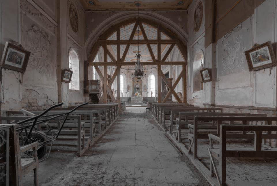 IndustrieâRuine â rostige Maschinen und Beton